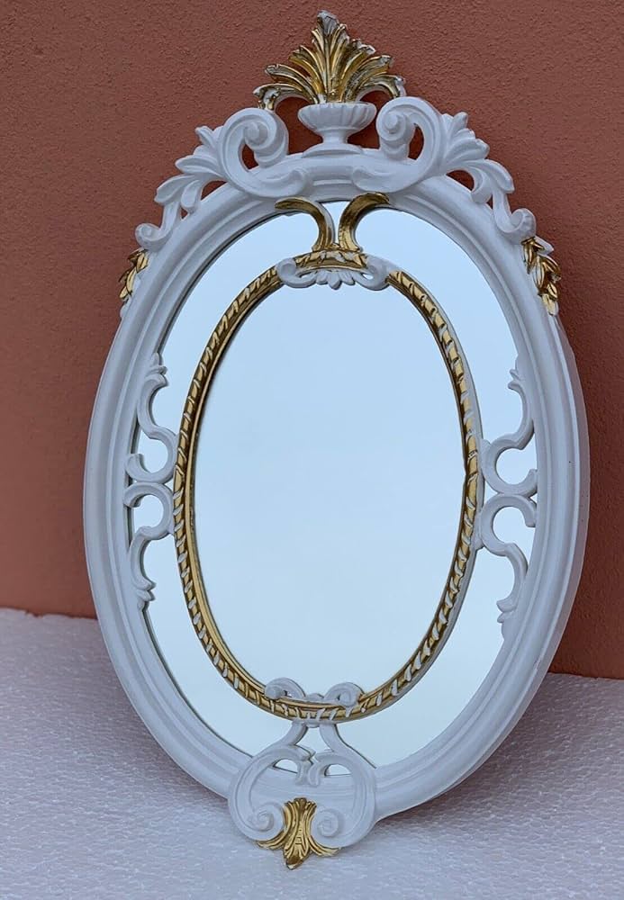 White Generisch wall mirror